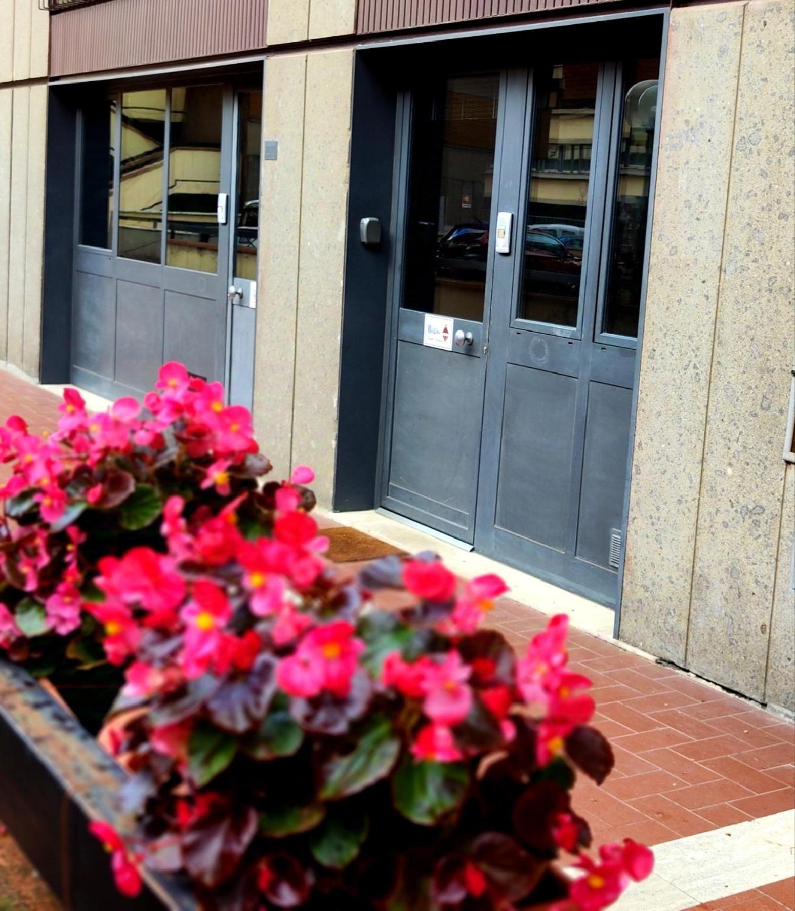 Gemme Fiorentine Apartments In Front Of The Train Station 5 Minutes From The Centre Free Parking フィレンツェ エクステリア 写真